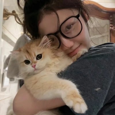 使用下方 20 个影片名，按顺序一一对应，不要改动片名文字，只根据片名和括号内类型提示来虚构全新的故事内容： 英雄少年 边城妖姬 一日重生 幸运腿 暗夜游魂 霸王妖姬 魔鬼联队 最美丽的小事 我，机器人 奉旨成亲粤语 迪斯可战争 烈女门 琉璃 弗兰琪 风火战纪 鬼魂传奇 美女驾到2018 青幽渡 变态杀人狂 真实的故事
